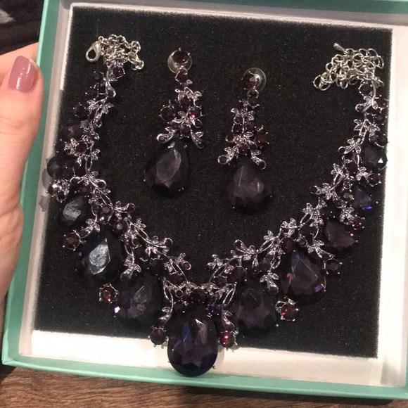 Stunning deep plum statement necklace earrings - Picture 2 of 11